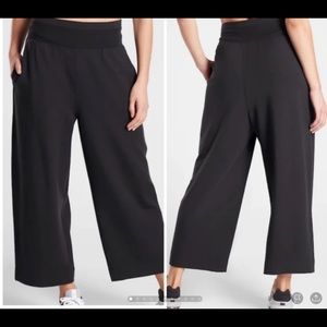 Athleta free flow culotte small black new